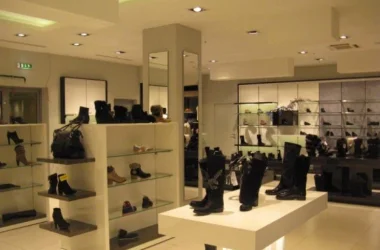 Магазин обуви Мода&Комфорт на улице Академика Варги Фото 2 на сайте Teplystan.su